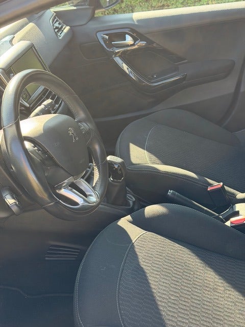 Peugeot 208 1,2 PureTech 82 Signature 5d