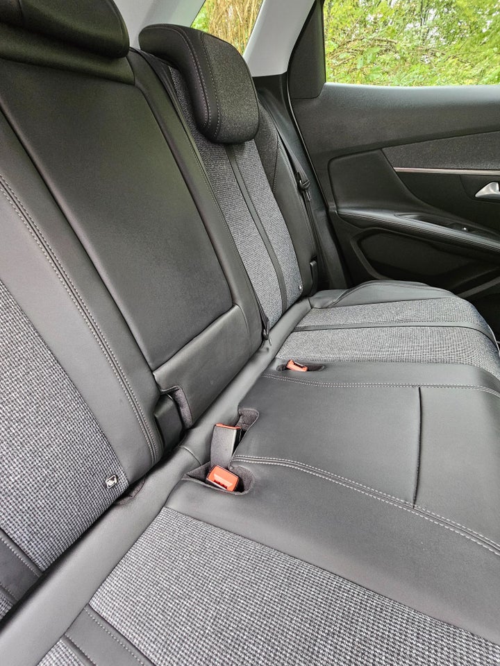 Peugeot 3008 1,6 Hybrid Allure Limited EAT8 5d