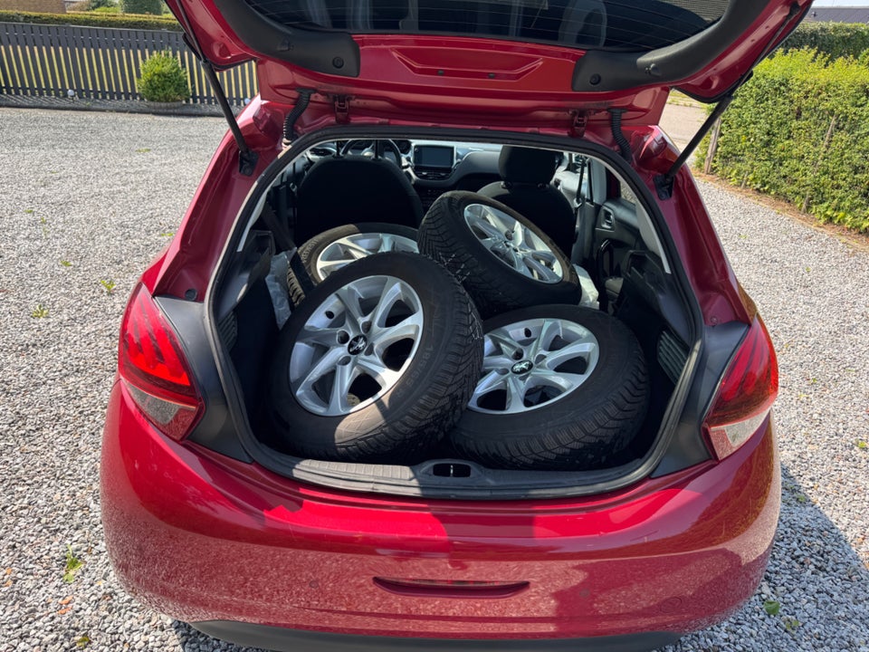 Peugeot 208 1,6 BlueHDi 100 Desire Sky 5d