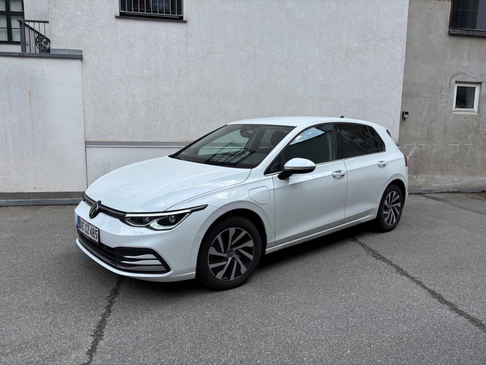 VW Golf VIII 1,4 eHybrid DSG 5d