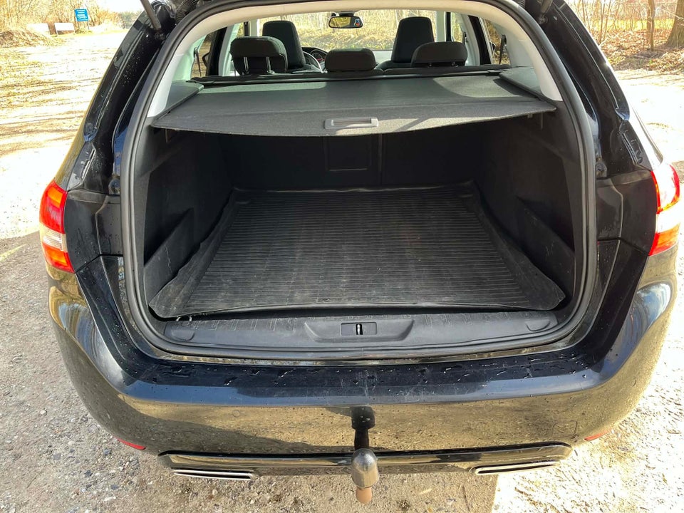 Peugeot 308 1,6 BlueHDi 120 Allure Sky SW 5d