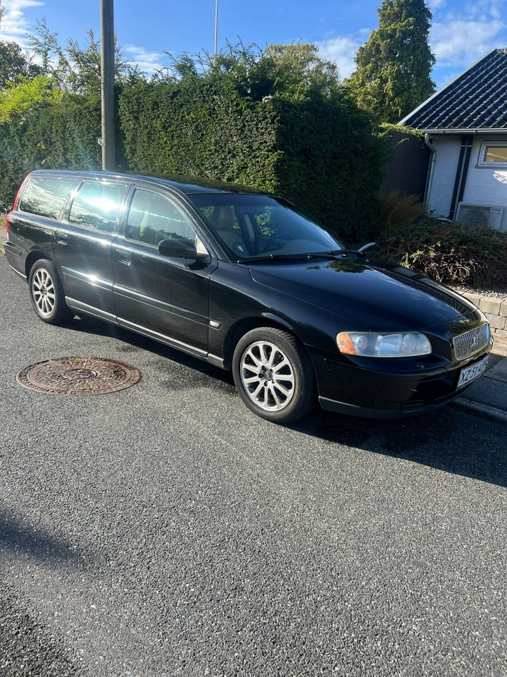 Volvo V70 2,4 140 Momentum 7prs 5d