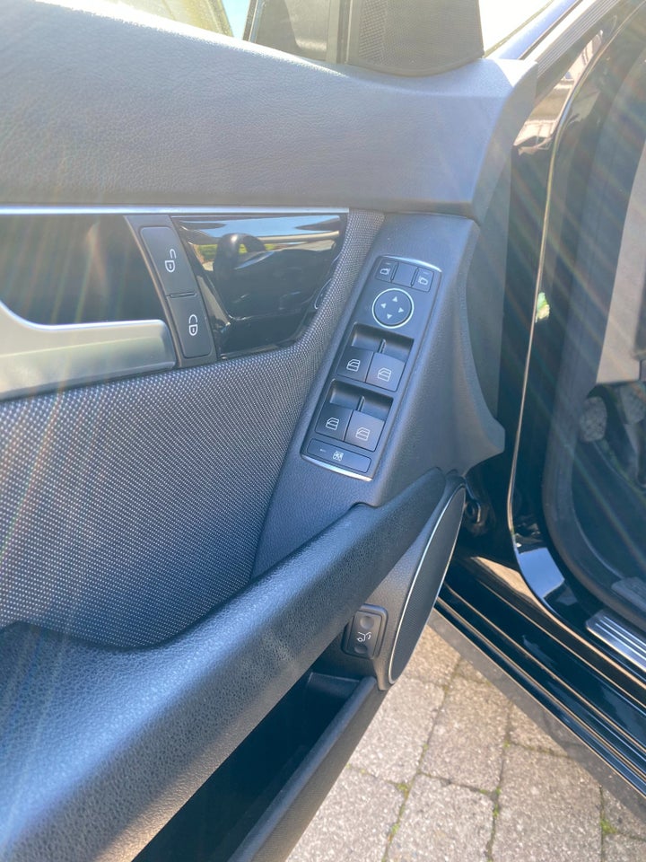 Mercedes C220 2,2 CDi Avantgarde stc. BE 5d