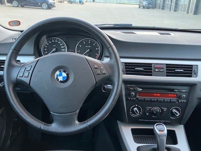BMW 320i 2,0 Touring 5d