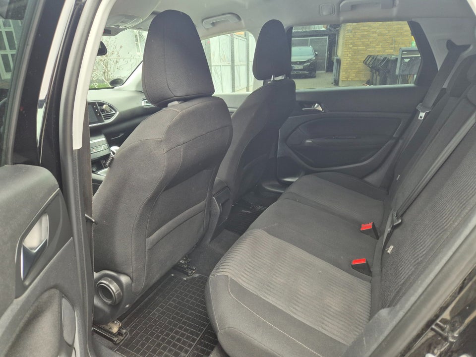 Peugeot 308 1,6 BlueHDi 120 Style SW 5d