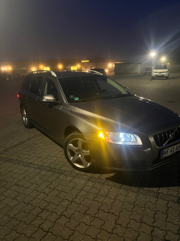 Volvo V70 2,5 T Momentum aut. 5d