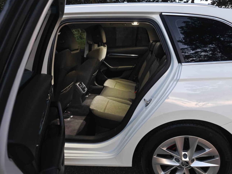 Skoda Octavia 2,0 TDi 150 Business Executive Combi DSG 5d