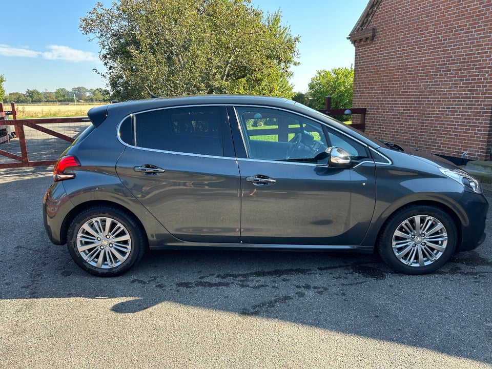 Peugeot 208 1,6 BlueHDi 100 Desire Sky 5d