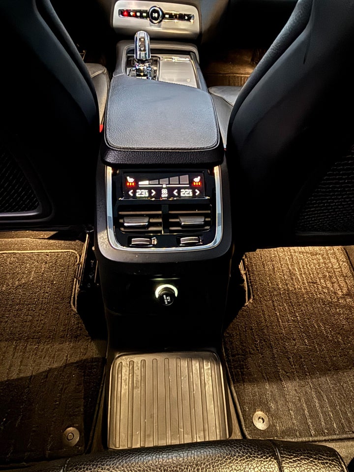 Volvo XC90 2,0 T8 407 Momentum aut. AWD 7prs 5d