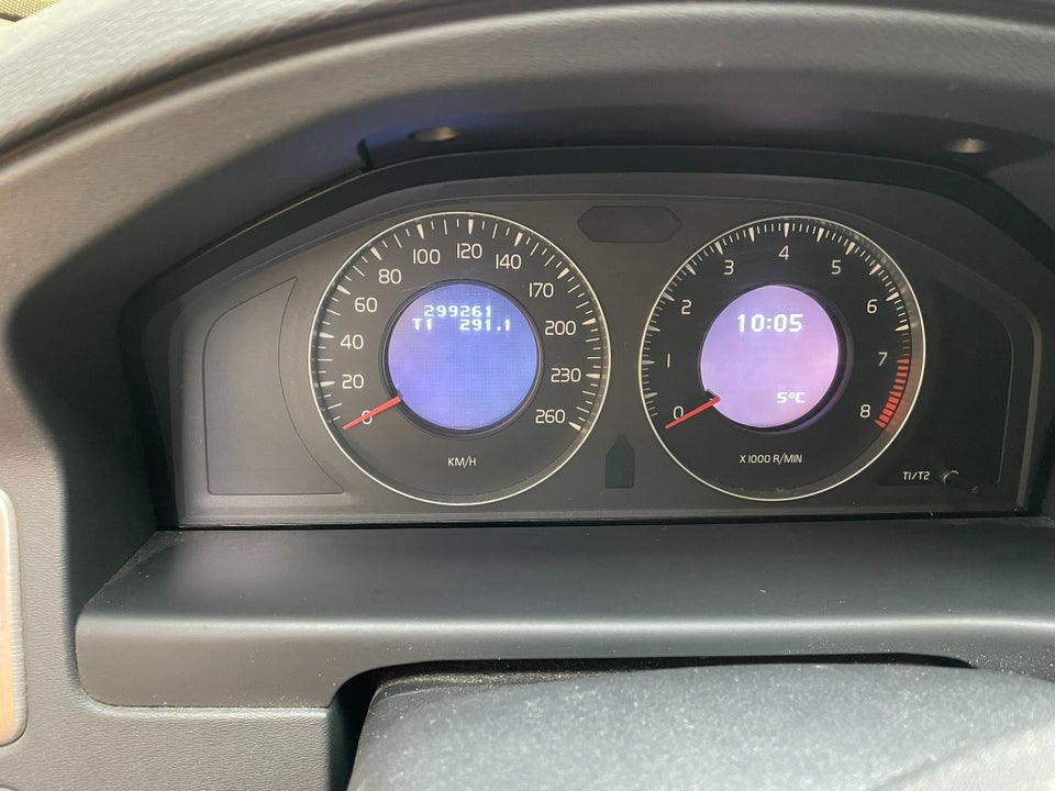 Volvo V70 2,5 T Momentum aut. 5d