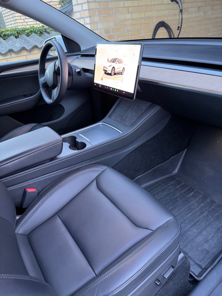 Tesla Model Y Long Range AWD 5d