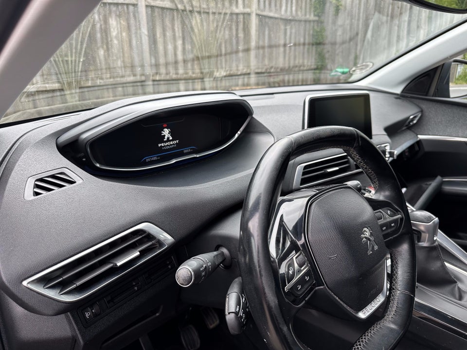 Peugeot 3008 2,0 BlueHDi 150 Allure Van 5d