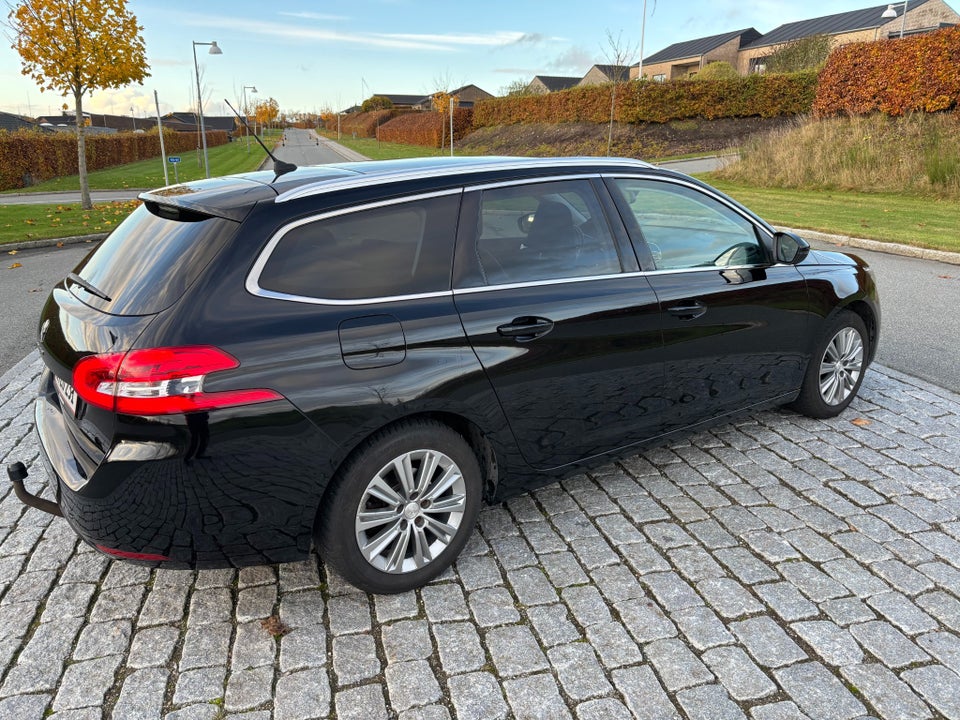 Peugeot 308 1,5 BlueHDi 130 Selection Sky SW 5d