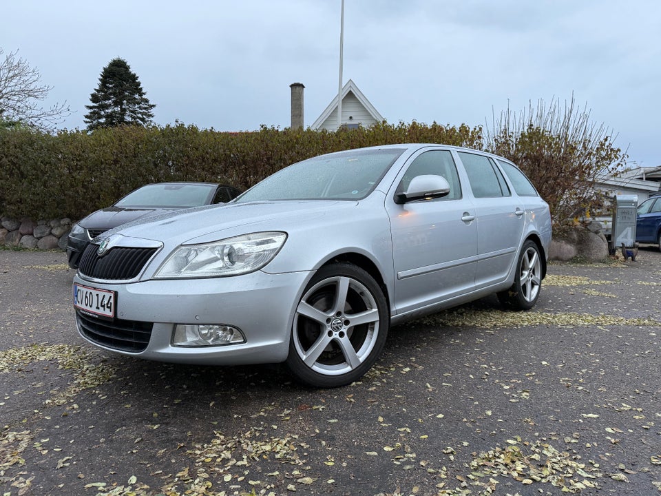 Skoda Octavia 1,8 TSi 160 Elegance Combi 5d