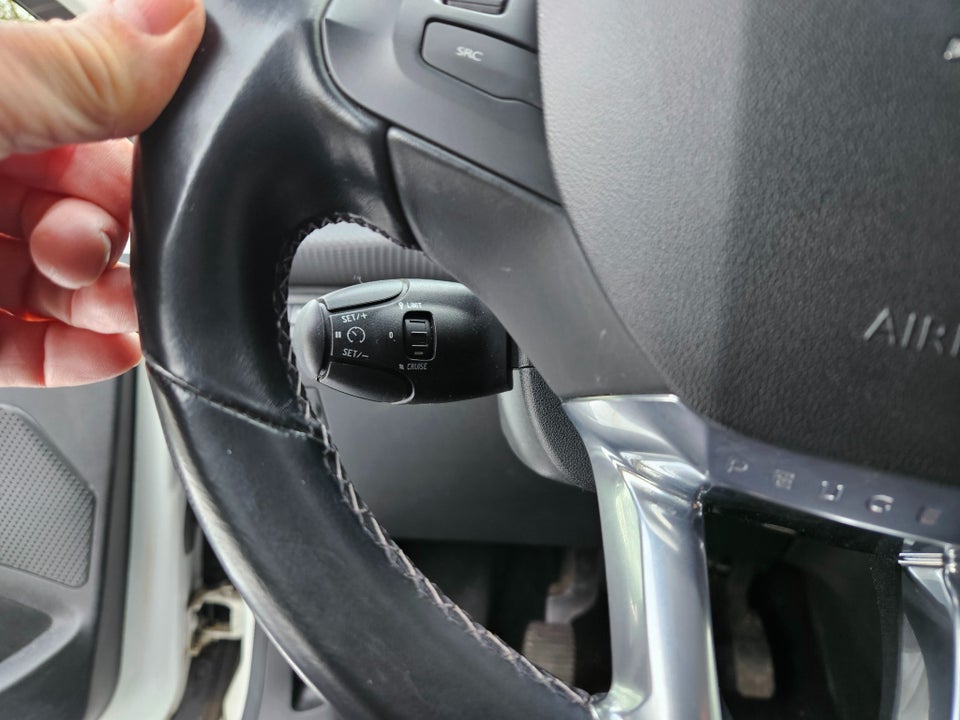 Peugeot 208 1,5 BlueHDi 100 Prestige Sky 5d