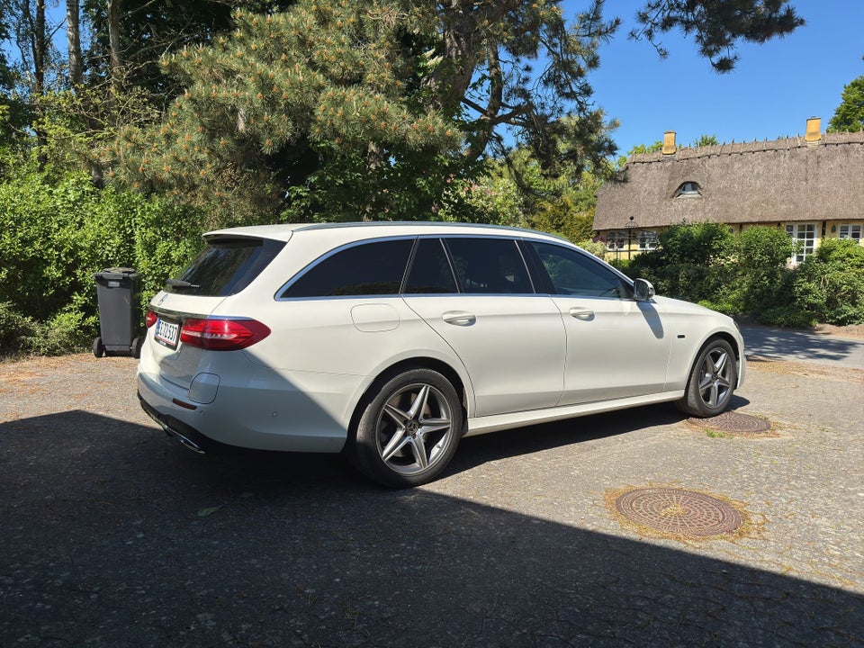 Mercedes E300 de 2,0 AMG Line stc. aut. 5d