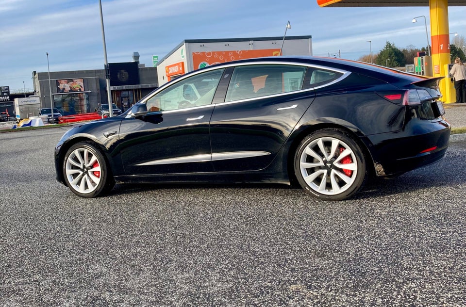 Tesla Model 3 Long Range AWD 4d