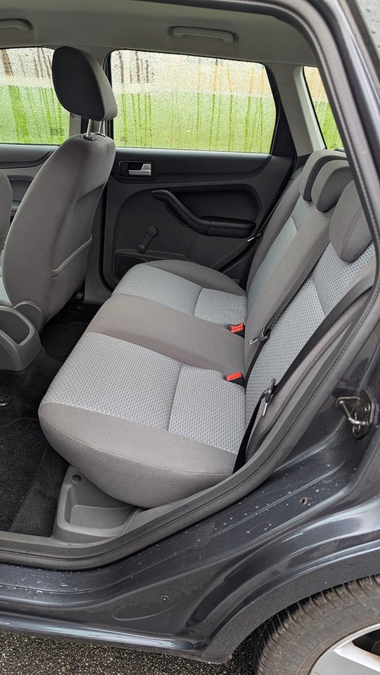 Ford Focus 1,6 Trend 100 5d