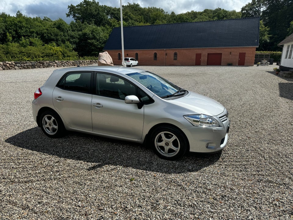 Toyota Auris 1,4 D-4D T2 5d