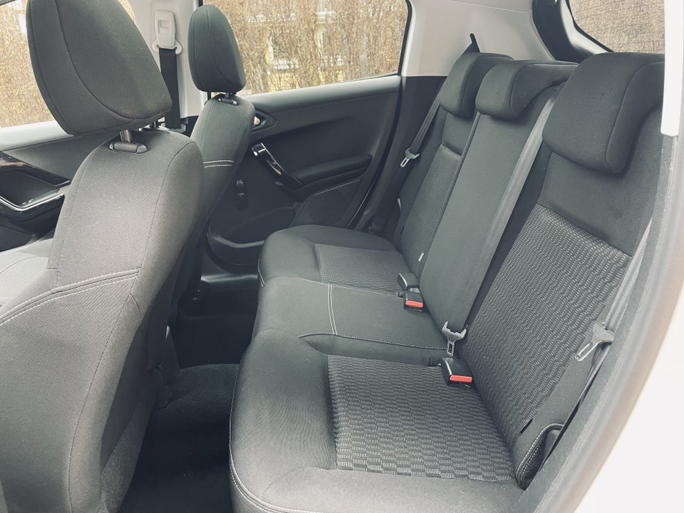 Peugeot 208 1,6 BlueHDi 100 Allure Sky 5d