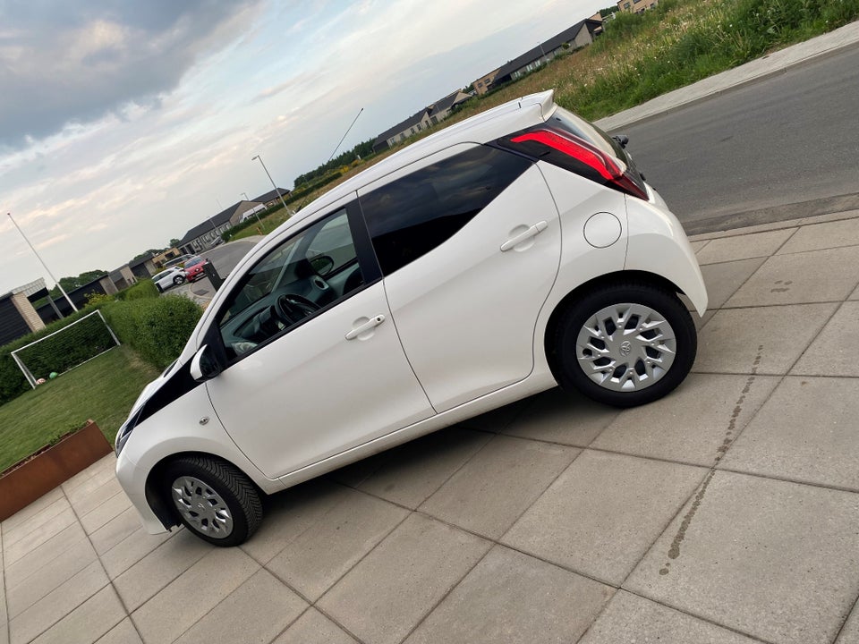 Toyota Aygo 1,0 VVT-i x-pression 5d