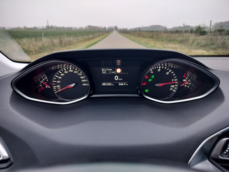 Peugeot 308 1,5 BlueHDi 130 Style SW 5d