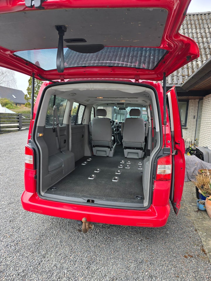 VW Transporter 2,5 TDi 130 Comfortline 5d