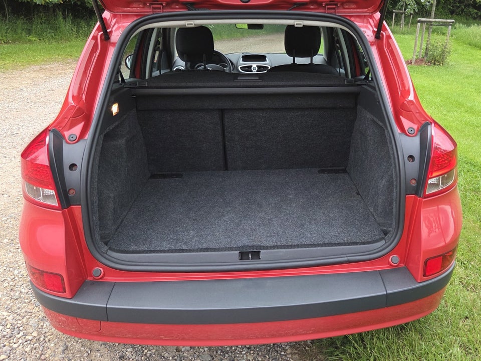 Renault Clio III 1,2 16V TCe Expression Sport Tourer 5d