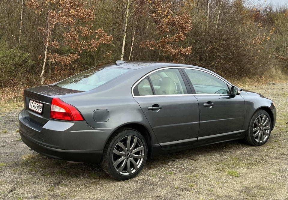 Volvo S80 2,5 T Momentum aut. 4d