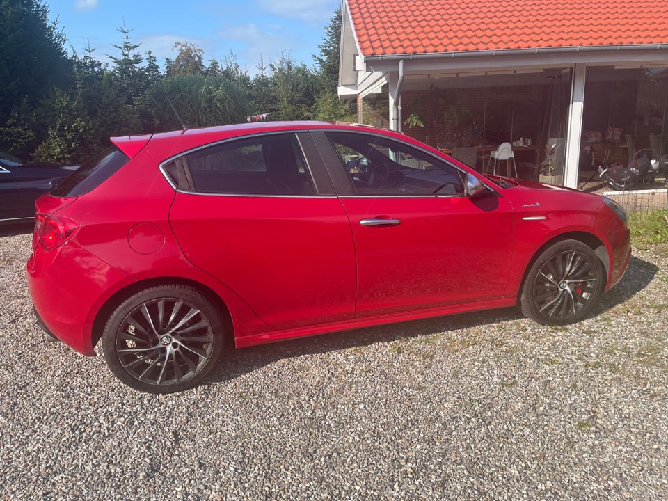 Alfa Romeo Giulietta 2,0 JTD 140 Distinctive 5d