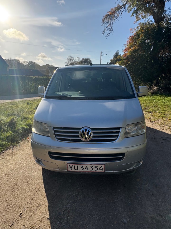 VW Multivan 2,5 TDi 174 Highline Tiptr. 5d