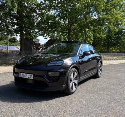 Porsche Macan 4   5d