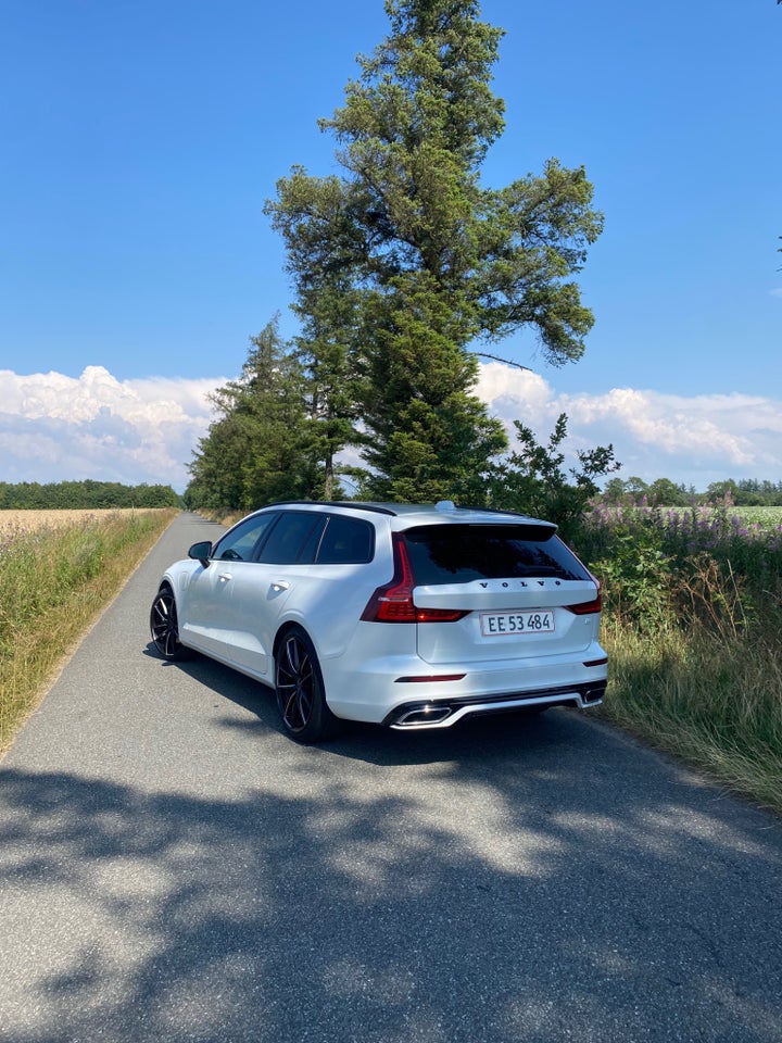 Volvo V60 2,0 T8 ReCharge R-Design aut. AWD 5d