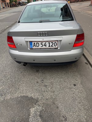 Audi A4 1,8 Avant aut. 5d