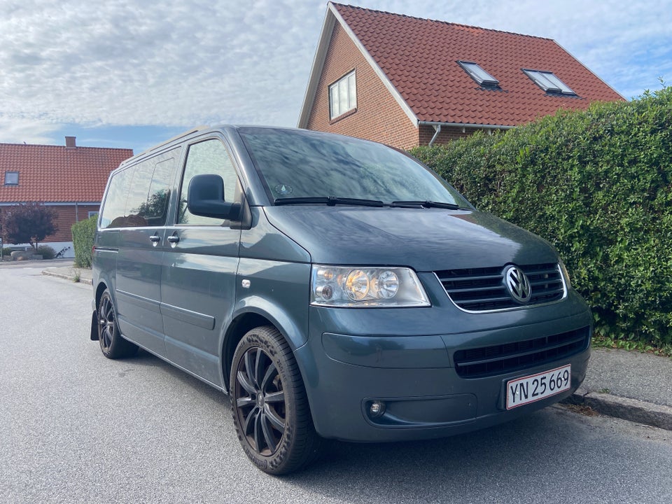 VW Multivan 2,5 TDi 130 Highline 5d