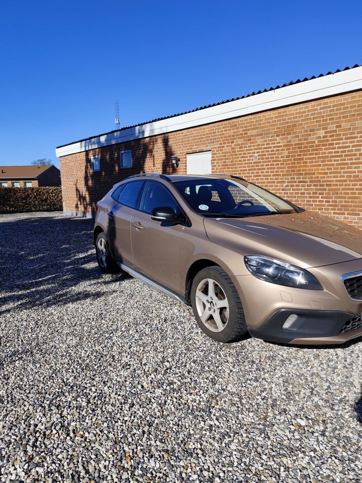 Volvo V40 CC 1,6 D2 115 Momentum 5d