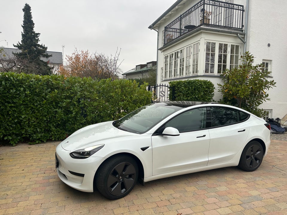 Tesla Model 3 Standard Range+ RWD 4d