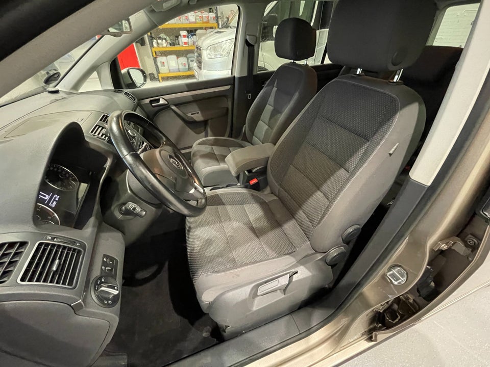 VW Touran 1,6 TDi 105 Comfortline BMT 7prs 5d