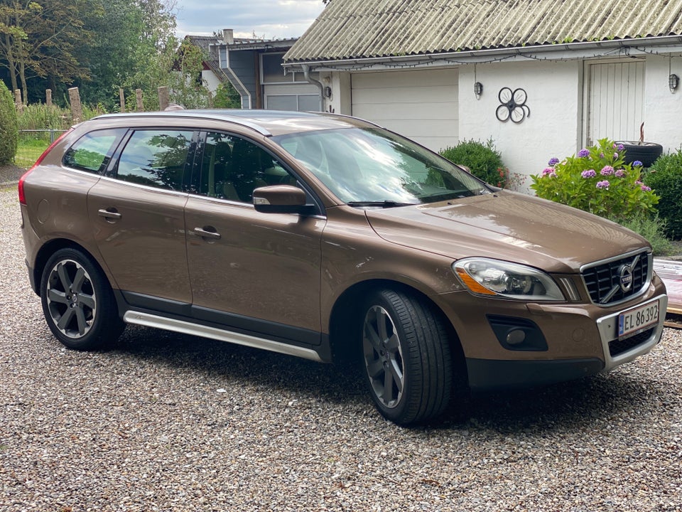 Volvo XC60 2,4 D5 185 Summum aut. AWD 5d
