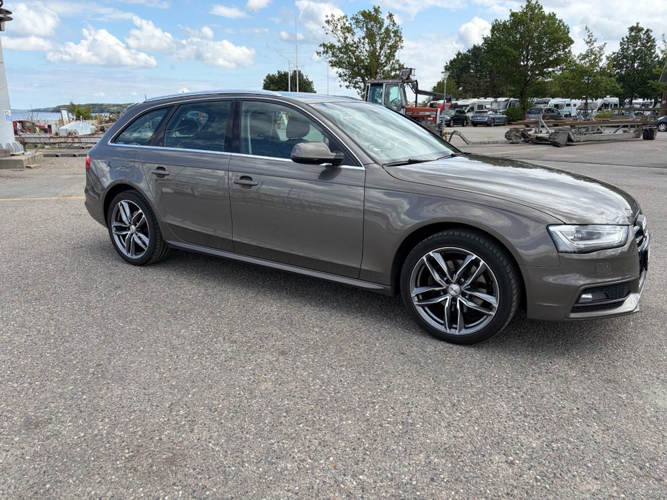 Audi A4 2,0 TDi 150 S-line Avant Multitr. 5d