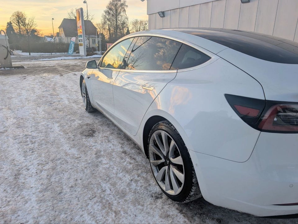 Tesla Model 3 Long Range AWD 4d