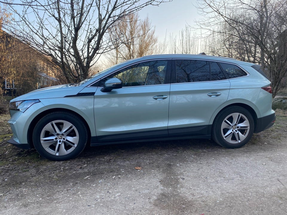 Skoda Enyaq 60 iV Plus Lodge 5d