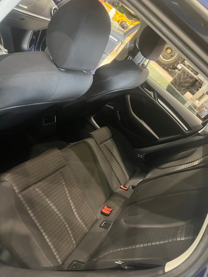 Audi A3 2,0 TDi 184 Ambiente quattro S-tr. 4d