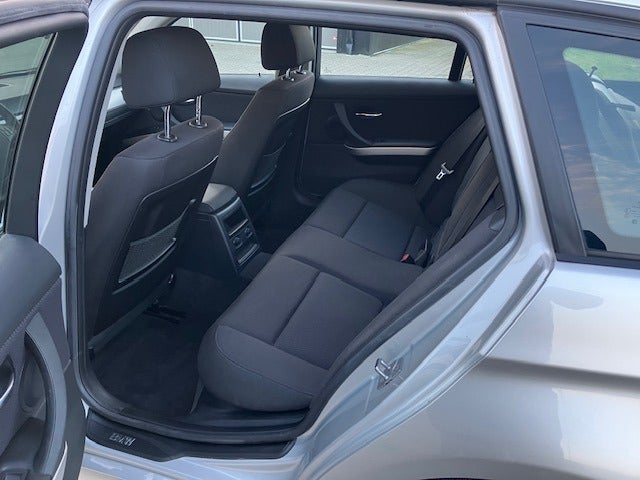 BMW 320i 2,0 Touring 5d
