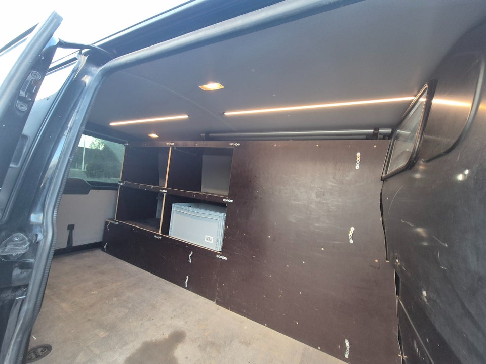 VW Transporter 2,0 TDi 150 Kassevogn DSG lang