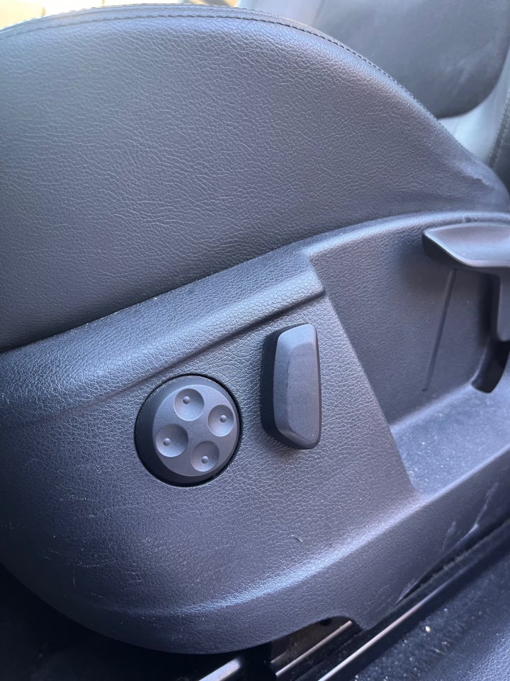 VW Sharan 2,0 TDi 140 Highline DSG BMT 7prs 5d