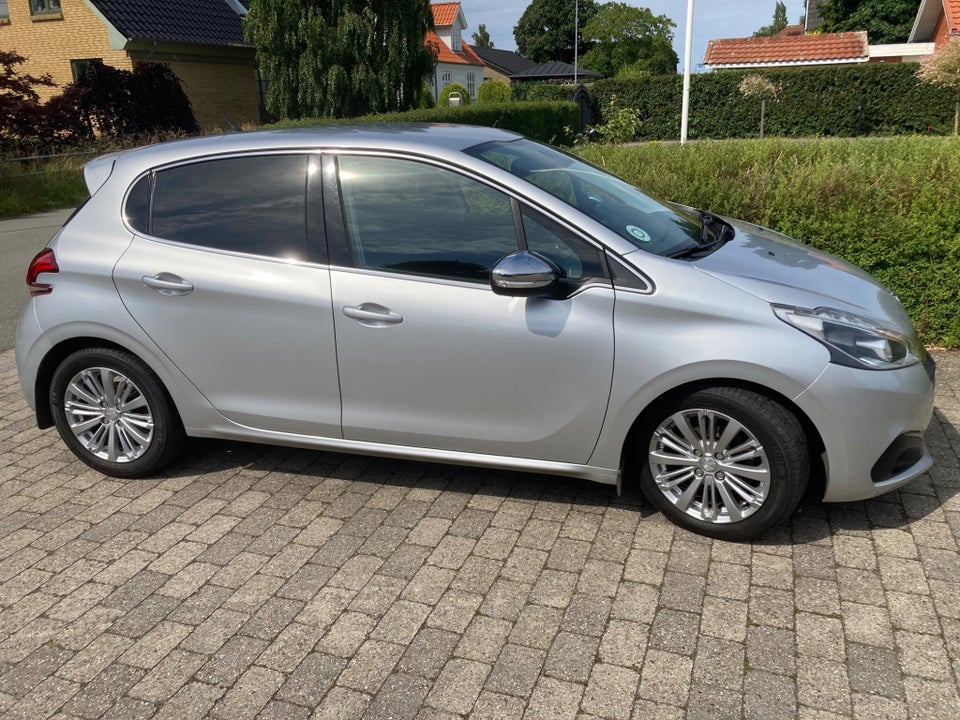 Peugeot 208 1,6 BlueHDi 100 Allure 5d