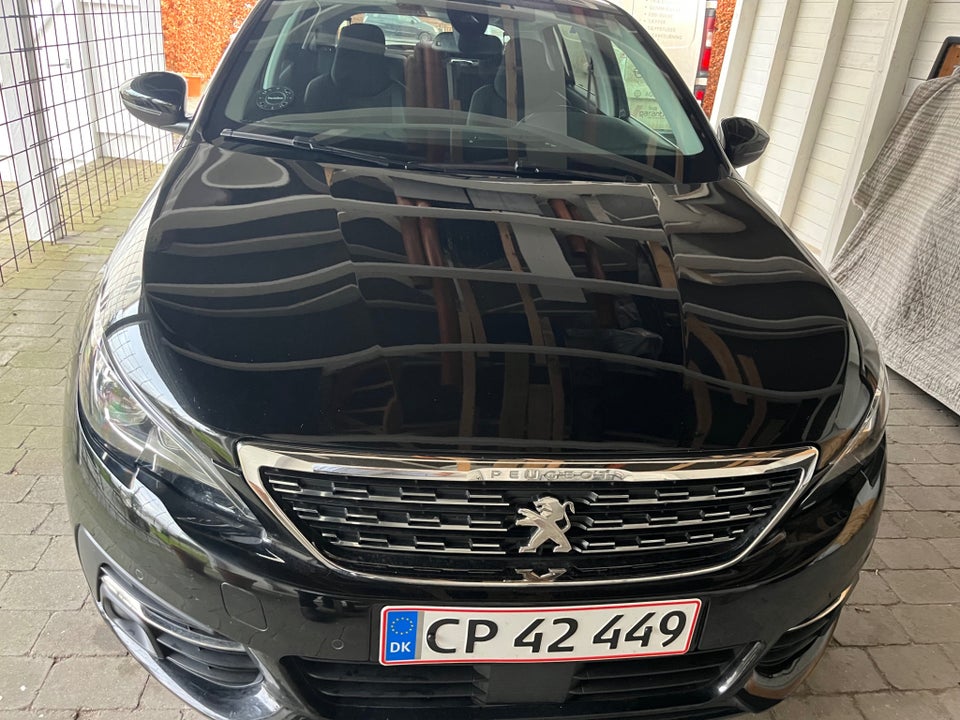 Peugeot 308 1,5 BlueHDi 130 Selection Sky 5d