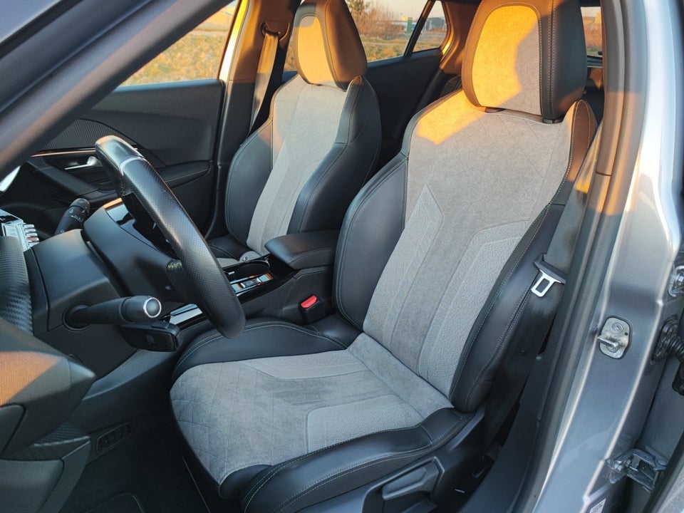 Peugeot e-2008 50 GT Pack 5d