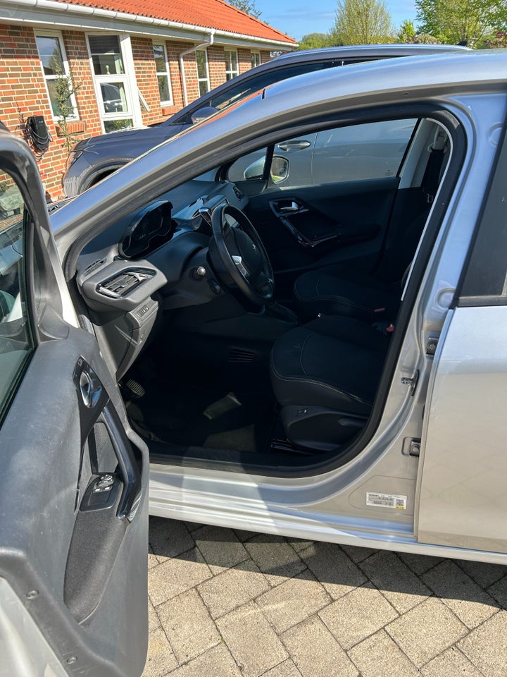 Peugeot 208 1,6 BlueHDi 100 Envy+ 5d